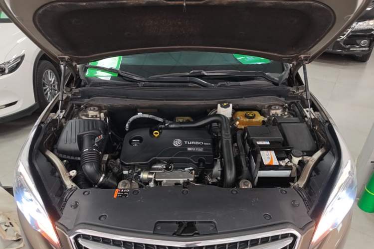 Used Buick Envision 2018 20T Two-Wheel-Drive Elite Model Engine Bay