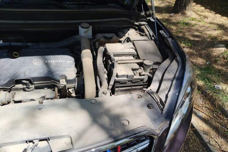 Used Buick Envision 2018 20T Two-Wheel Drive Luxury Model Engine Bay Left