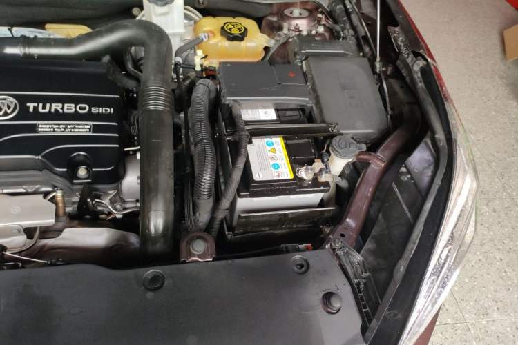Used Buick Envision 2018 20T Two-Wheel Drive Luxury Model Engine Bay Left