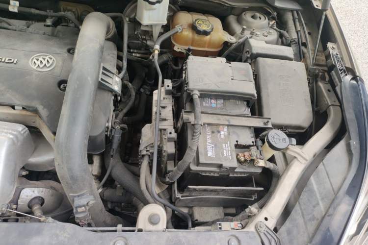 Used Buick Envision 2018 28T Four-Wheel Drive Luxury Model Engine Bay Left