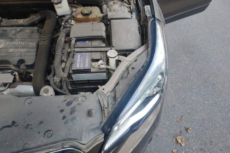 Used Buick Envision 2018 20T Two-Wheel-Drive Elite Model Engine Bay Left