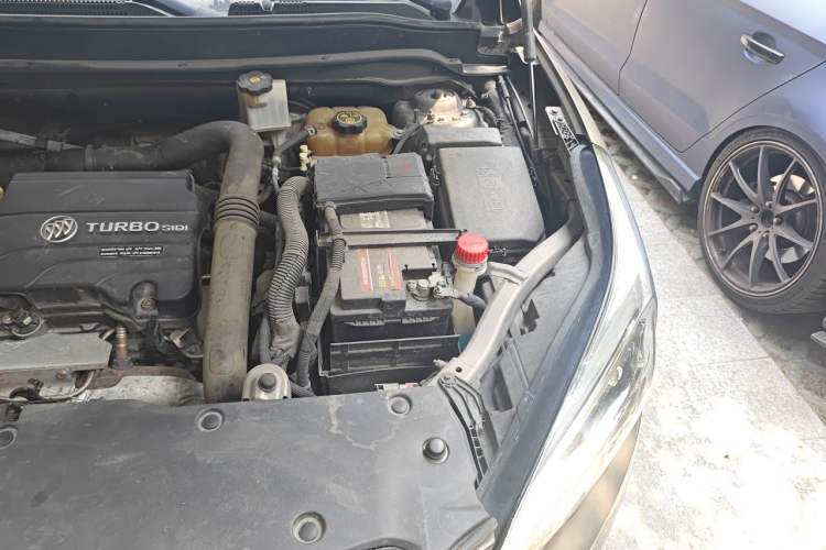 Used Buick Envision 2018 20T Two-Wheel-Drive Elite Model Engine Bay Left