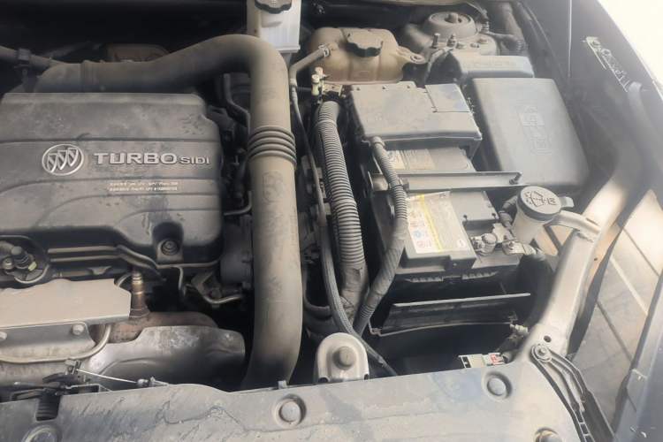 Used Buick Envision 2018 20T Two-Wheel Drive Luxury Model Engine Bay Left