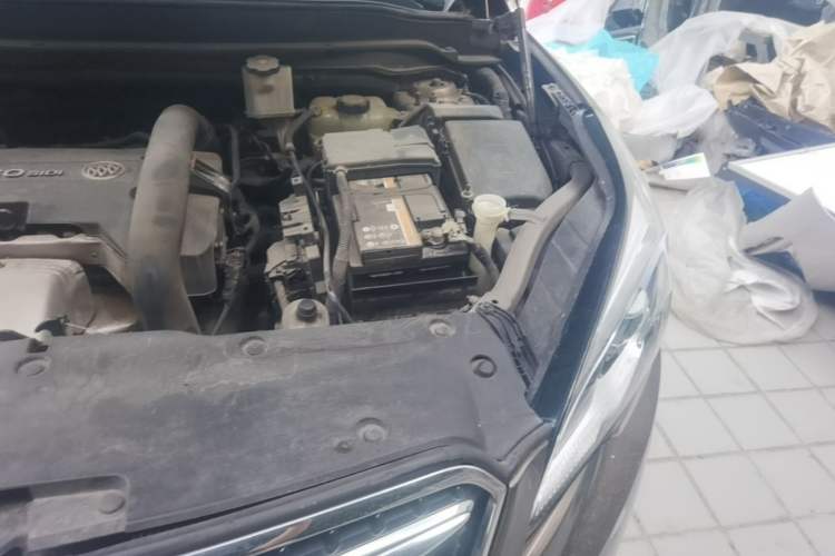 Used Buick Envision 2018 28T Four-Wheel Drive Luxury Model Engine Bay Left