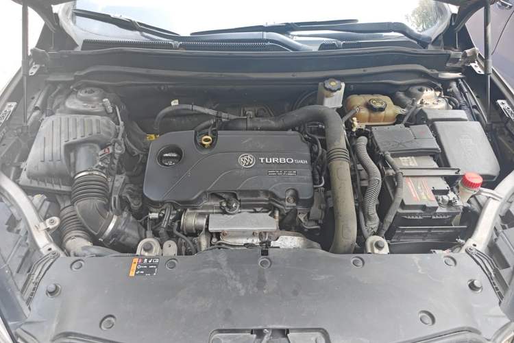 Used Buick Envision 2018 20T Two-Wheel-Drive Elite Model Engine Bay
