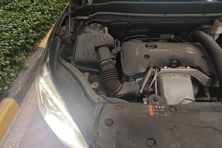 Used Buick Envision 2018 28T Four-Wheel Drive Elite Version Engine Bay Right