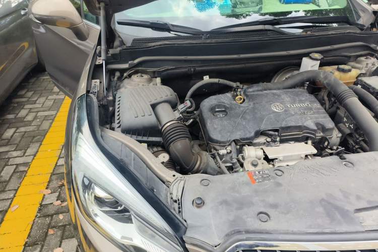 Used Buick Envision 2018 20T Two-Wheel Drive Luxury Model Engine Bay Right