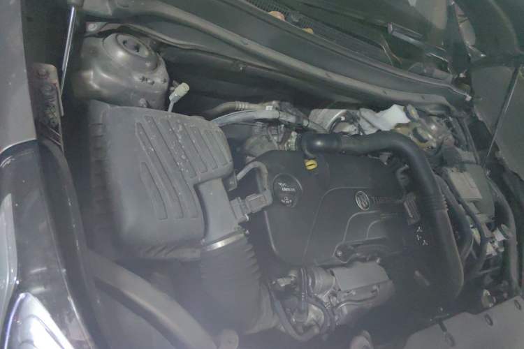 Used Buick Envision 2018 20T Two-Wheel Drive Luxury Model Engine Bay Right