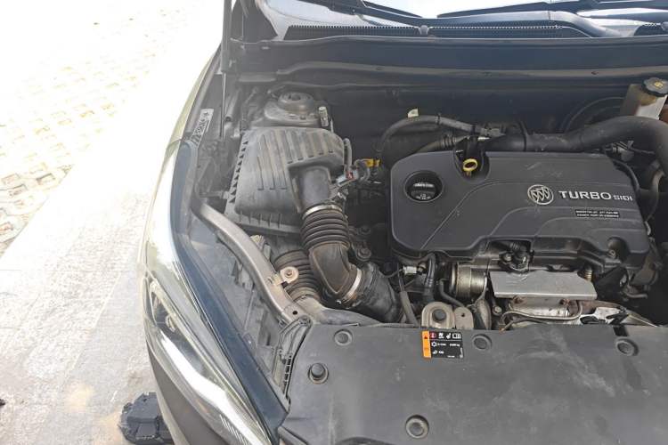 Used Buick Envision 2018 20T Two-Wheel-Drive Elite Model Engine Bay Right