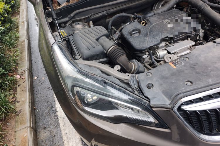 Used Buick Envision 2018 20T Two-Wheel-Drive Elite Model Engine Bay Right