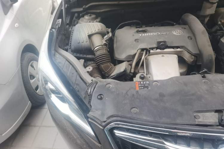 Used Buick Envision 2018 28T Four-Wheel Drive Luxury Model Engine Bay Right