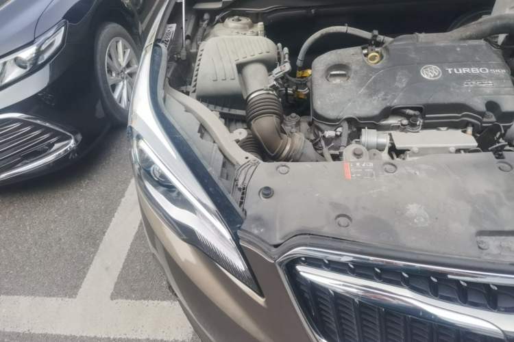 Used Buick Envision 2018 20T Two-Wheel-Drive Elite Model Engine Bay Right