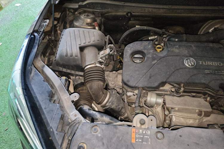 Used Buick Envision 2018 20T Two-Wheel-Drive Elite Model Engine Bay Right