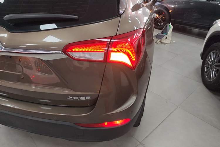 Used Buick Envision 2018 20T Two-Wheel-Drive Elite Model Exterior 3