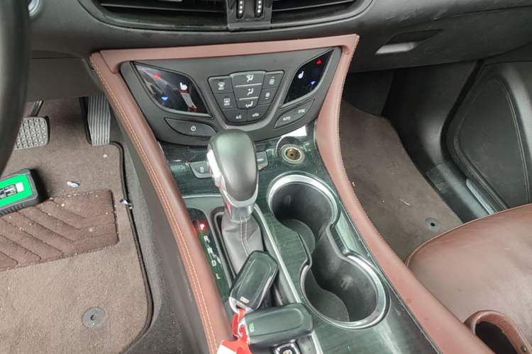 Used Buick Envision 2018 28T Four-Wheel Drive Elite Version Gear Lever