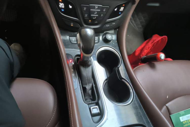 Used Buick Envision 2018 28T Four-Wheel Drive Elite Version Gear Lever