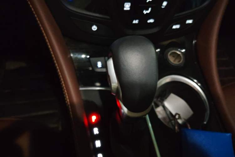 Used Buick Envision 2018 28T Four-Wheel Drive Elite Version Gear Lever