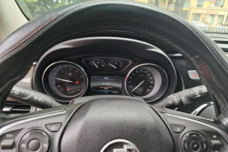 Used Buick Envision 2018 20T Two-Wheel-Drive Elite Model Instrument Cluster
