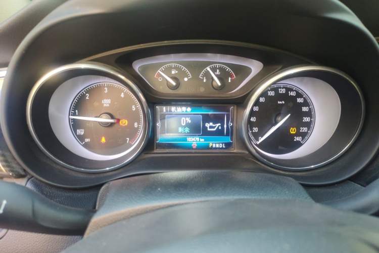 Used Buick Envision 2018 20T Two-Wheel-Drive Elite Model Instrument Cluster