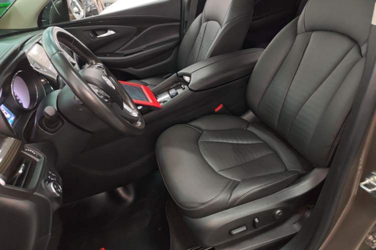 Used Buick Envision 2018 20T Two-Wheel-Drive Elite Model Left Front Seat