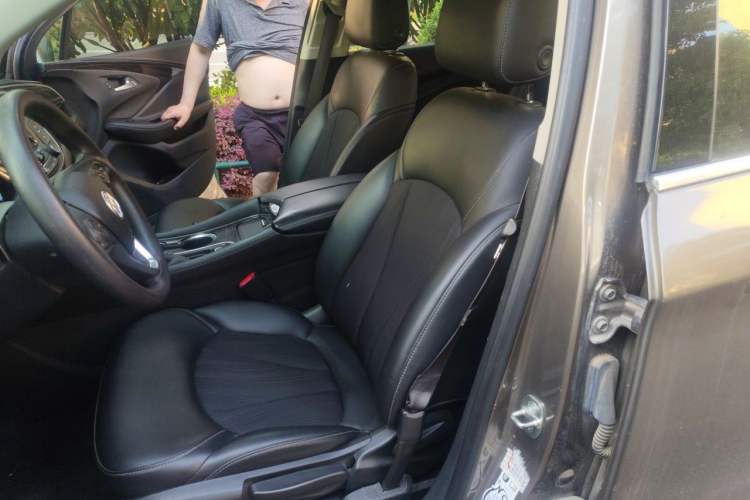 Used Buick Envision 2018 20T Two-Wheel-Drive Elite Model Left Front Seat