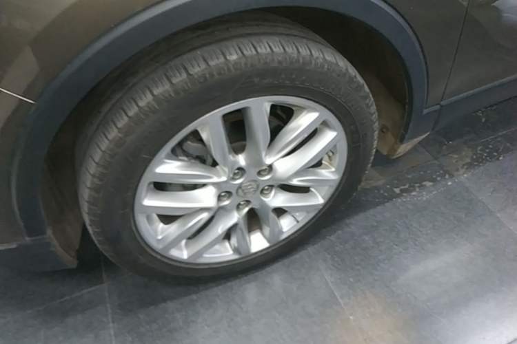 Used Buick Envision 2018 28T Four-Wheel Drive Luxury Model Left Front Wheel Hub