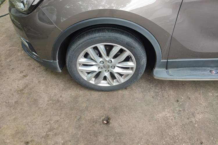 Used Buick Envision 2018 28T Four-Wheel Drive Elite Version Left Front Wheel Hub