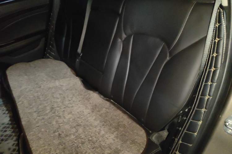 Used Buick Envision 2018 20T Two-Wheel-Drive Elite Model Left Rear Seat