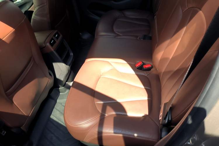 Used Buick Envision 2018 20T Two-Wheel Drive Luxury Model Left Rear Seat