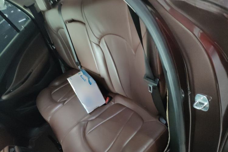 Used Buick Envision 2018 20T Two-Wheel Drive Luxury Model Left Rear Seat