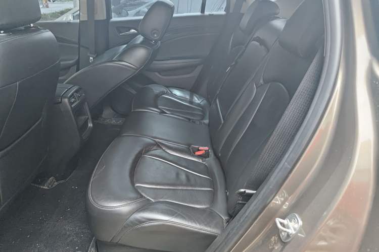 Used Buick Envision 2018 20T Two-Wheel-Drive Elite Model Left Rear Seat