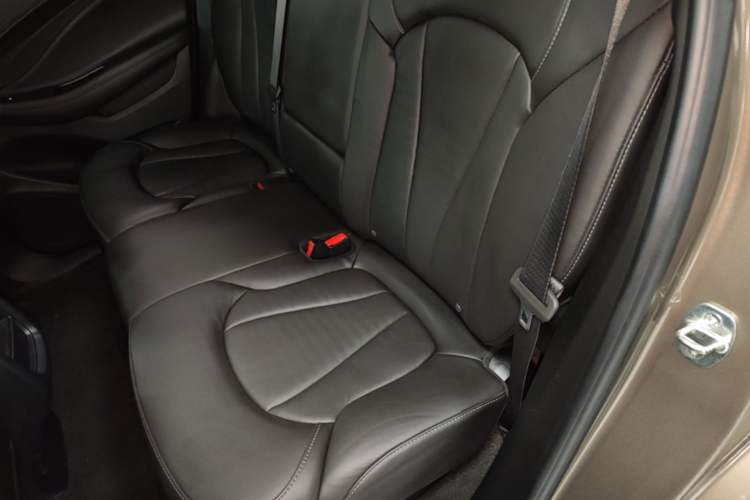 Used Buick Envision 2018 20T Two-Wheel-Drive Elite Model Left Rear Seat