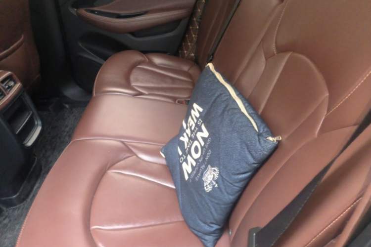 Used Buick Envision 2018 20T Two-Wheel Drive Luxury Model Left Rear Seat