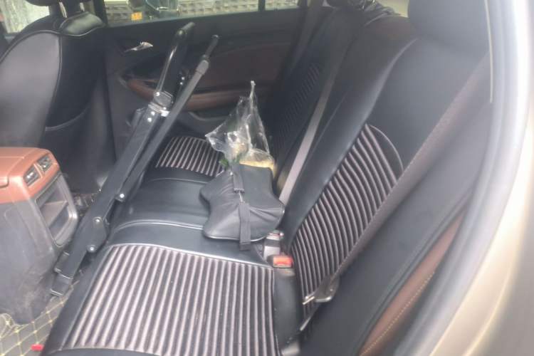 Used Buick Envision 2018 20T Two-Wheel Drive Luxury Model Left Rear Seat