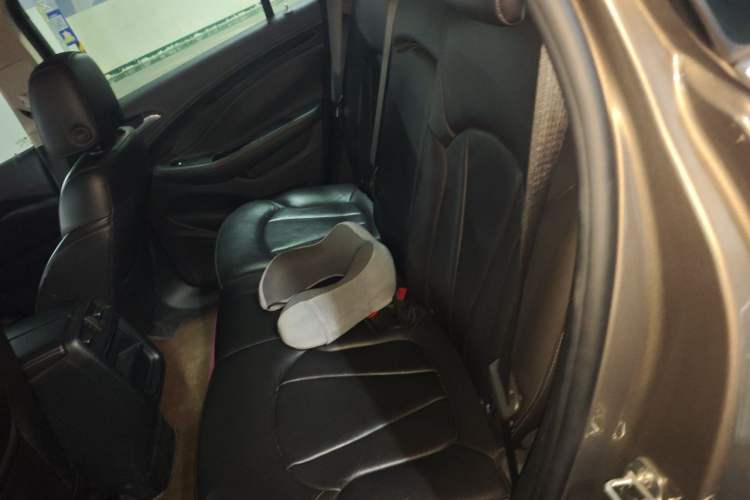Used Buick Envision 2018 20T Two-Wheel-Drive Elite Model Left Rear Seat