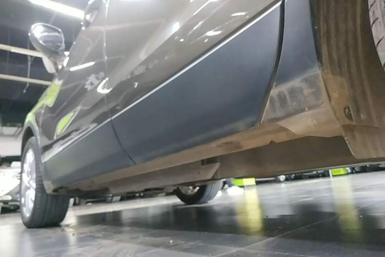 Used Buick Envision 2018 28T Four-Wheel Drive Luxury Model Left Side Sill