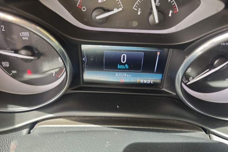 Used Buick Envision 2018 20T Two-Wheel-Drive Leading Model Odometer Close Up