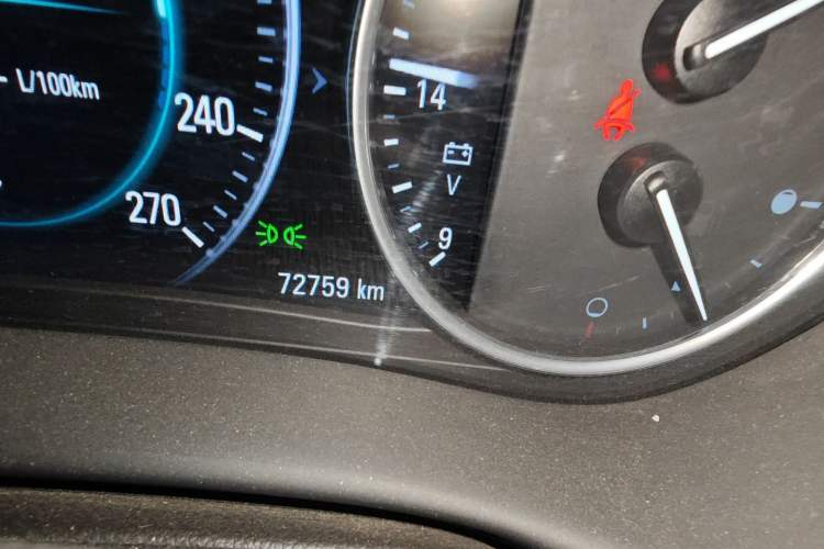 Used Buick Envision 2018 28T Four-Wheel Drive Luxury Model Odometer Close Up