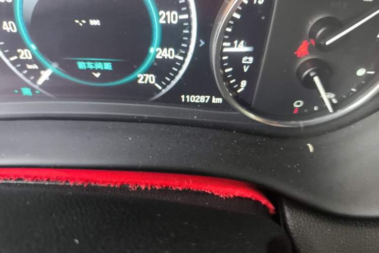 Used Buick Envision 2018 28T Four-Wheel Drive Luxury Model Odometer Close Up