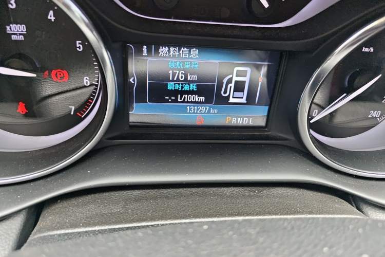 Used Buick Envision 2018 20T Two-Wheel-Drive Elite Model Odometer Close Up