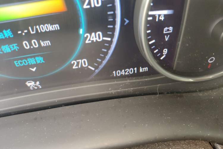 Used Buick Envision 2018 28T Four-Wheel Drive Luxury Model Odometer Close Up