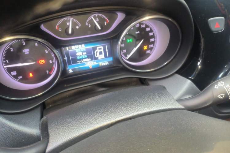 Used Buick Envision 2018 20T Two-Wheel Drive Luxury Model Odometer Close Up
