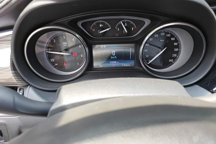 Used Buick Envision 2018 20T Two-Wheel-Drive Elite Model Odometer Close Up