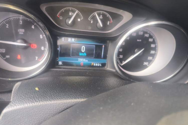 Used Buick Envision 2018 20T Two-Wheel Drive Luxury Model Odometer Close Up