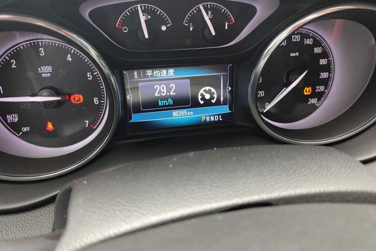 Used Buick Envision 2018 20T Two-Wheel-Drive Elite Model Odometer Close Up
