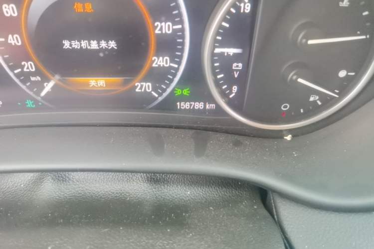 Used Buick Envision 2018 28T Four-Wheel Drive Luxury Model Odometer Close Up