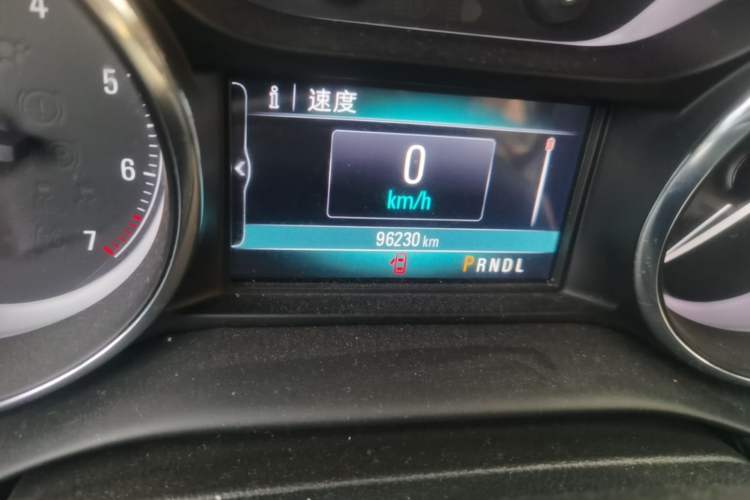 Used Buick Envision 2018 20T Two-Wheel-Drive Elite Model Odometer Close Up