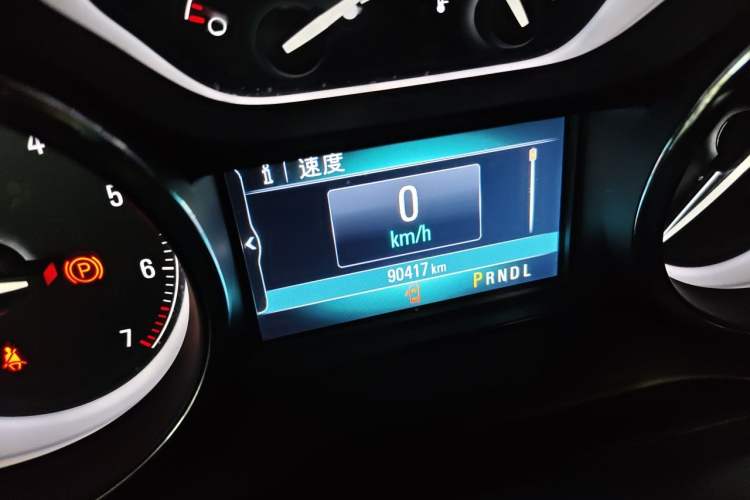 Used Buick Envision 2018 20T Two-Wheel-Drive Elite Model Odometer Close Up