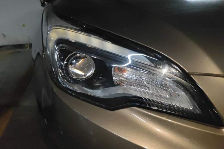 Used Buick Envision 2018 20T Two-Wheel-Drive Elite Model Right Front Headlight