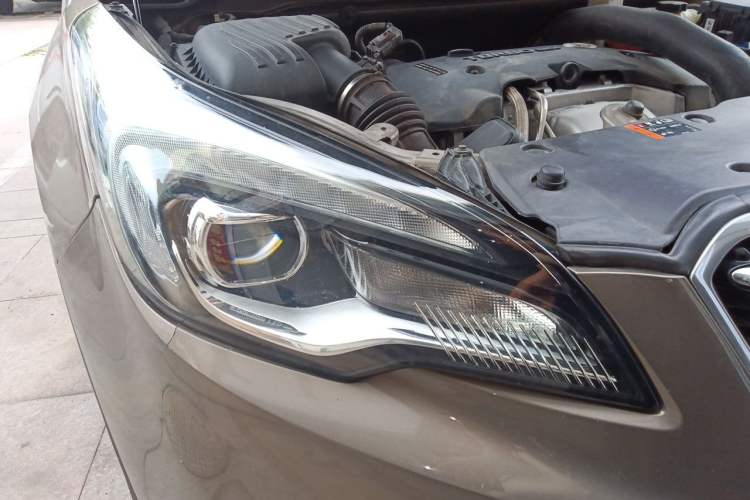 Used Buick Envision 2018 28T All-Wheel-Drive Versatile Sports Flagship Model Right Front Headlight